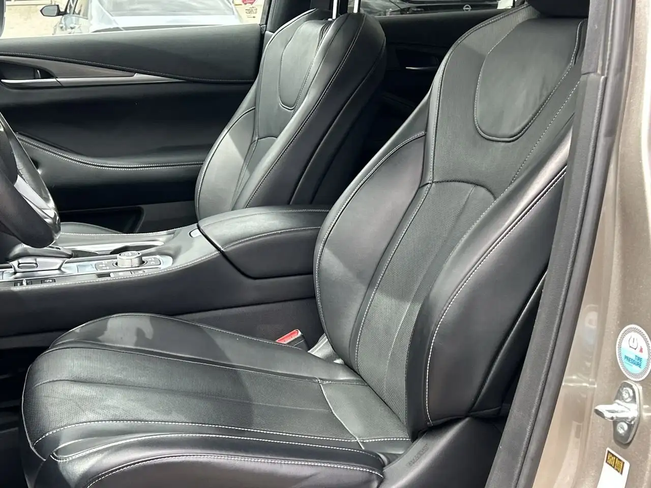 Infiniti QX60 снимка Infiniti QX60