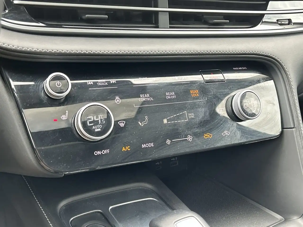 Infiniti QX60 снимка Infiniti QX60