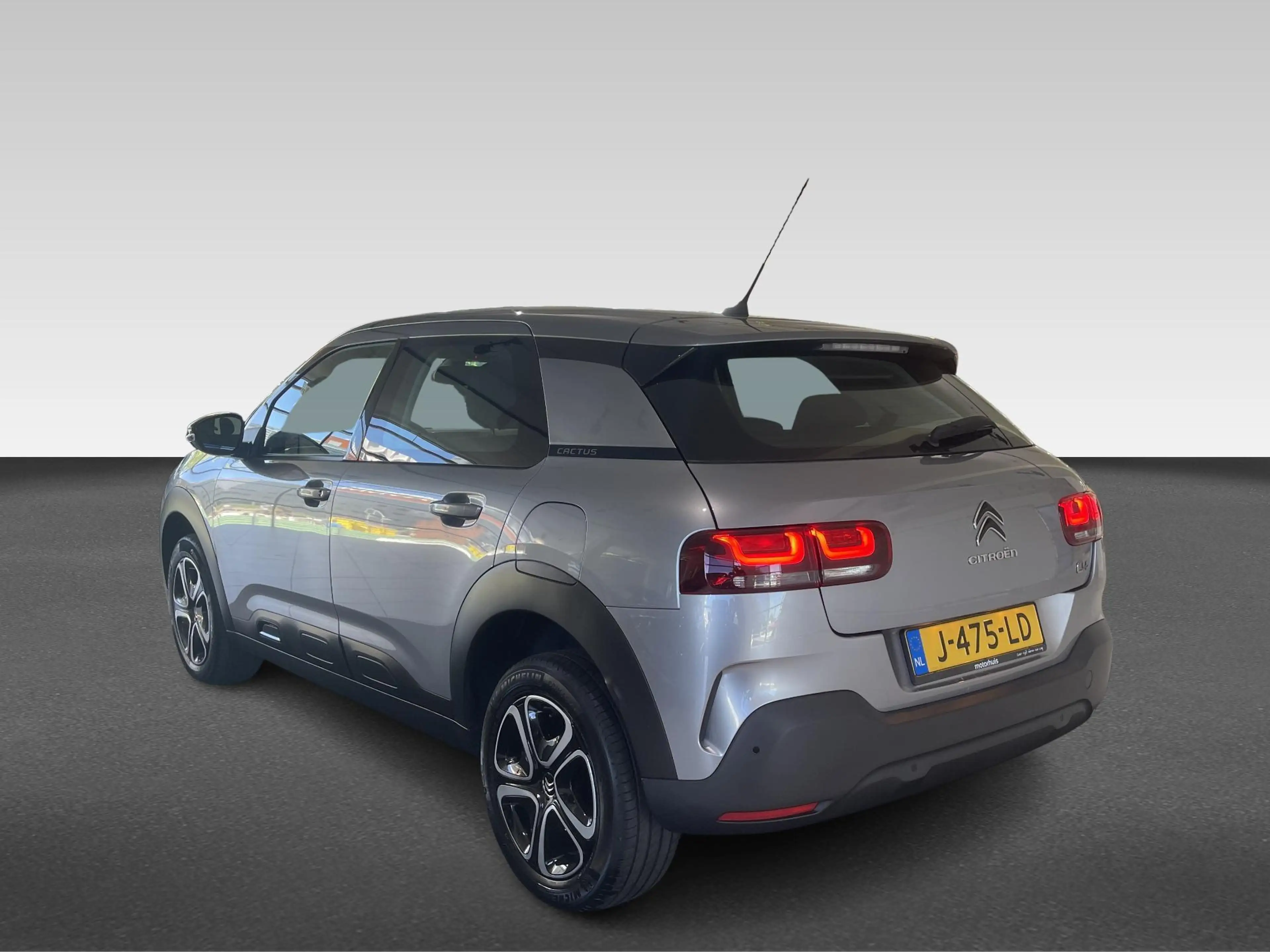 Citroen C4 Cactus 1.2 PureTech Feel | Parkeersensoren Achter | Apple — photo 3