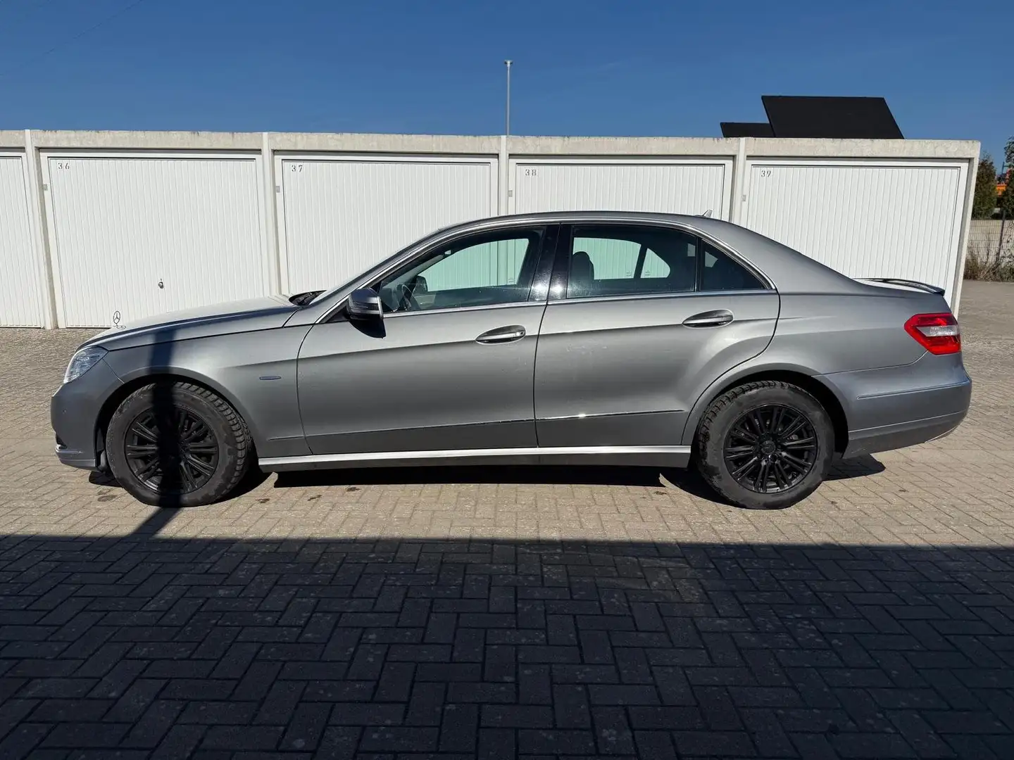 Mercedes-Benz E 300 E 300 CDI BlueEfficiency (212.025) Grau - 2