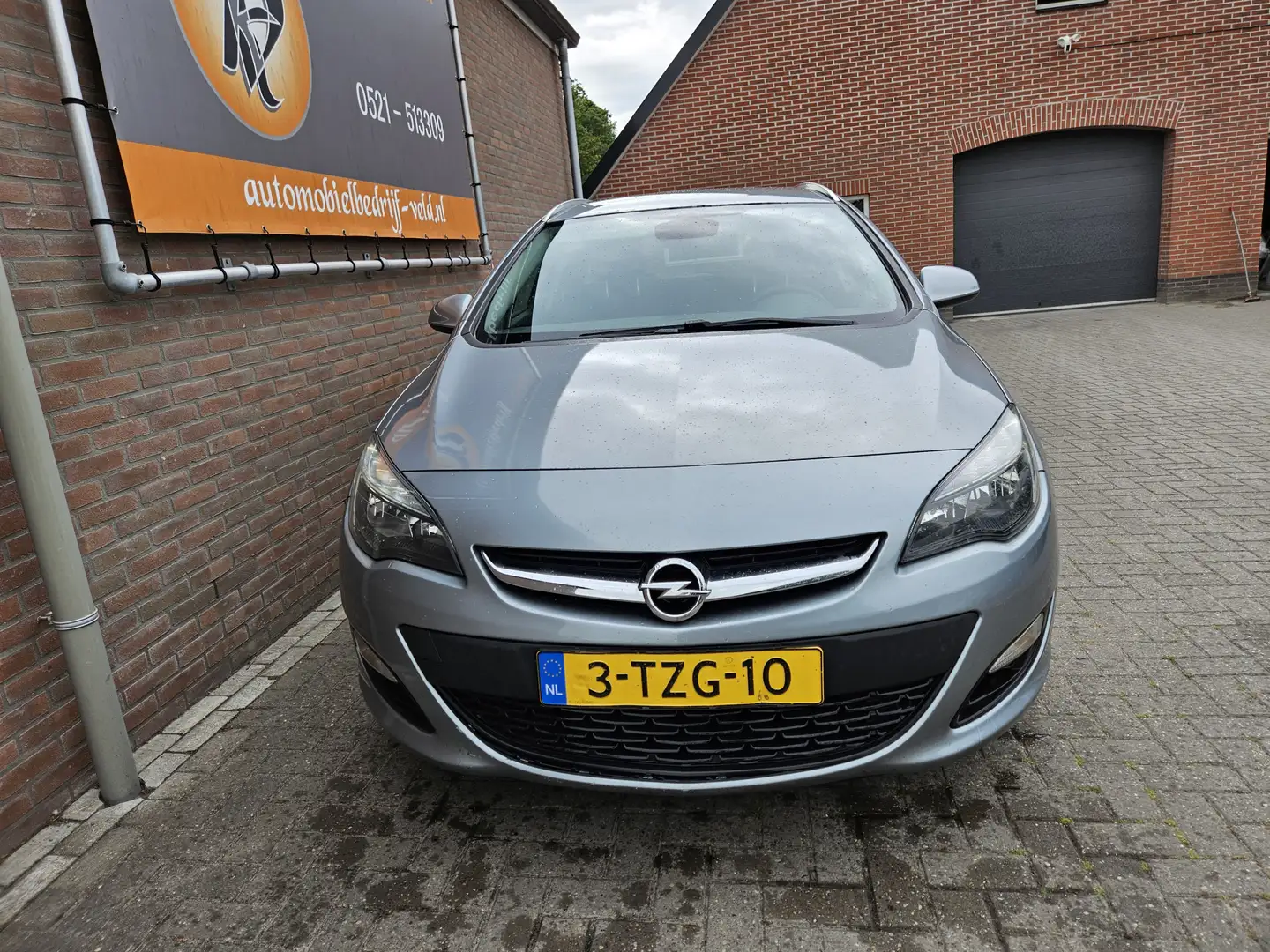 Opel Astra Sports Tourer 1.6 CDTi Design Edition Grijs - 2