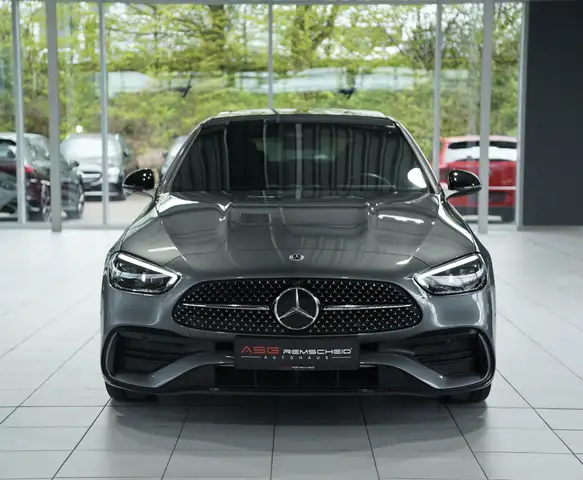 Mercedes-Benz C Class view 4