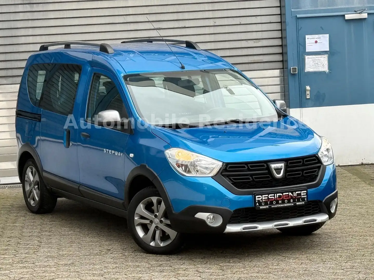 Dacia Dokker Stepway 1.2*TEMP*AHK*KLIMA*NAVI*PDC*SHZ*1 Blau - 2