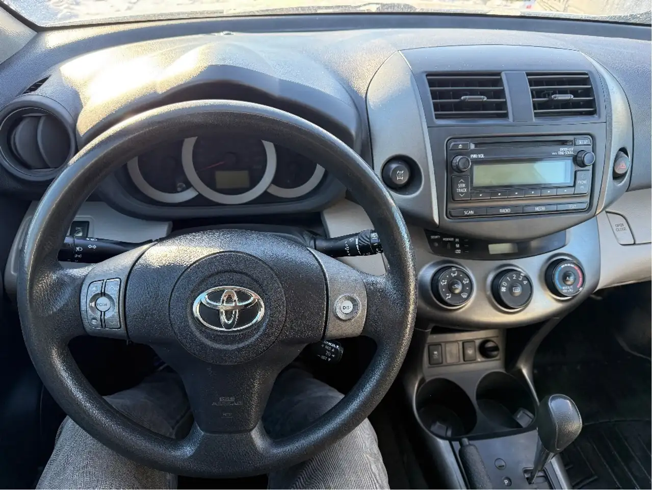Toyota RAV 4 снимка Toyota RAV 4