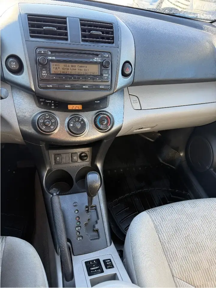 Toyota RAV 4 снимка Toyota RAV 4