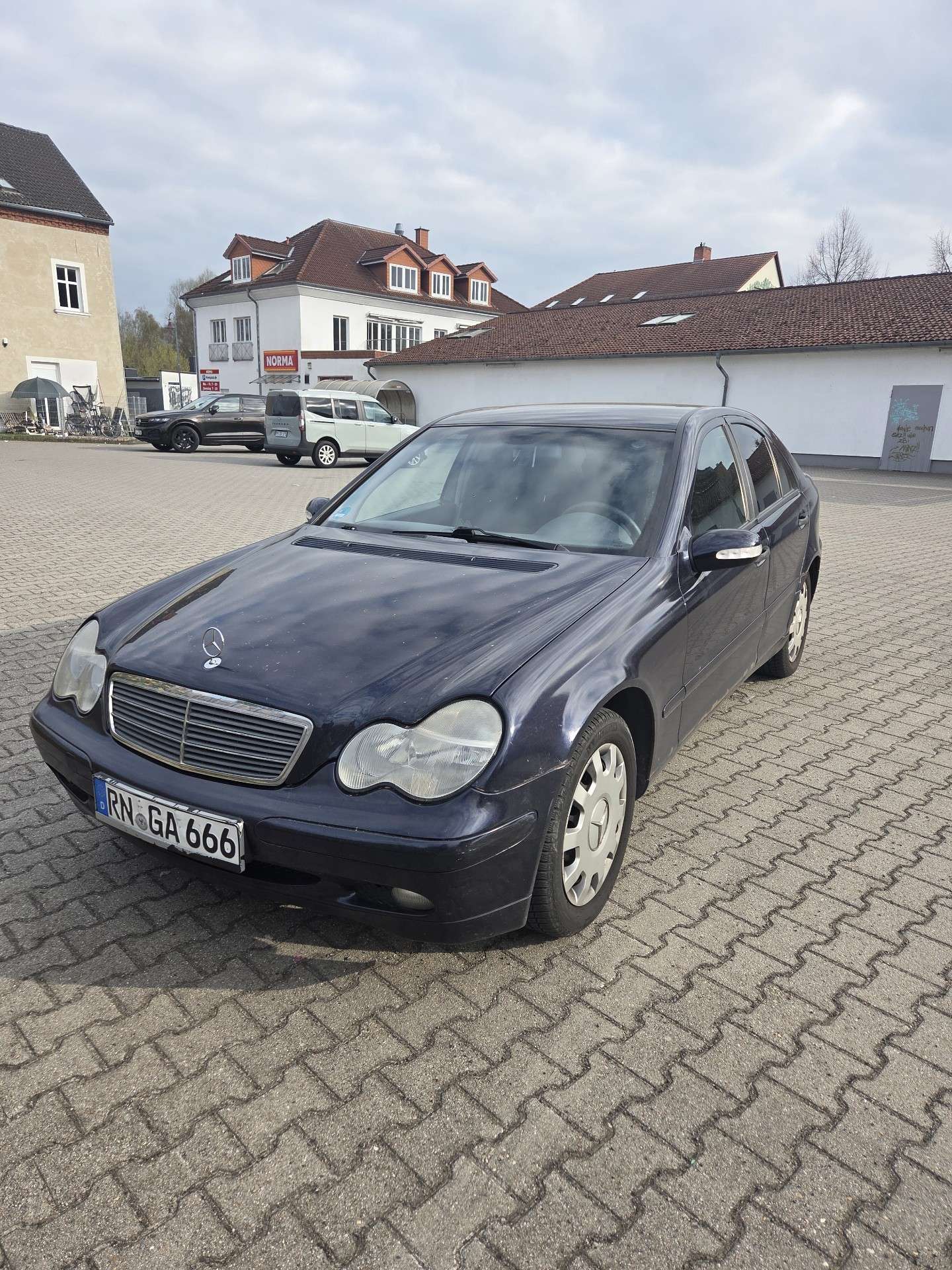 Second hand Mercedes Benz 200 