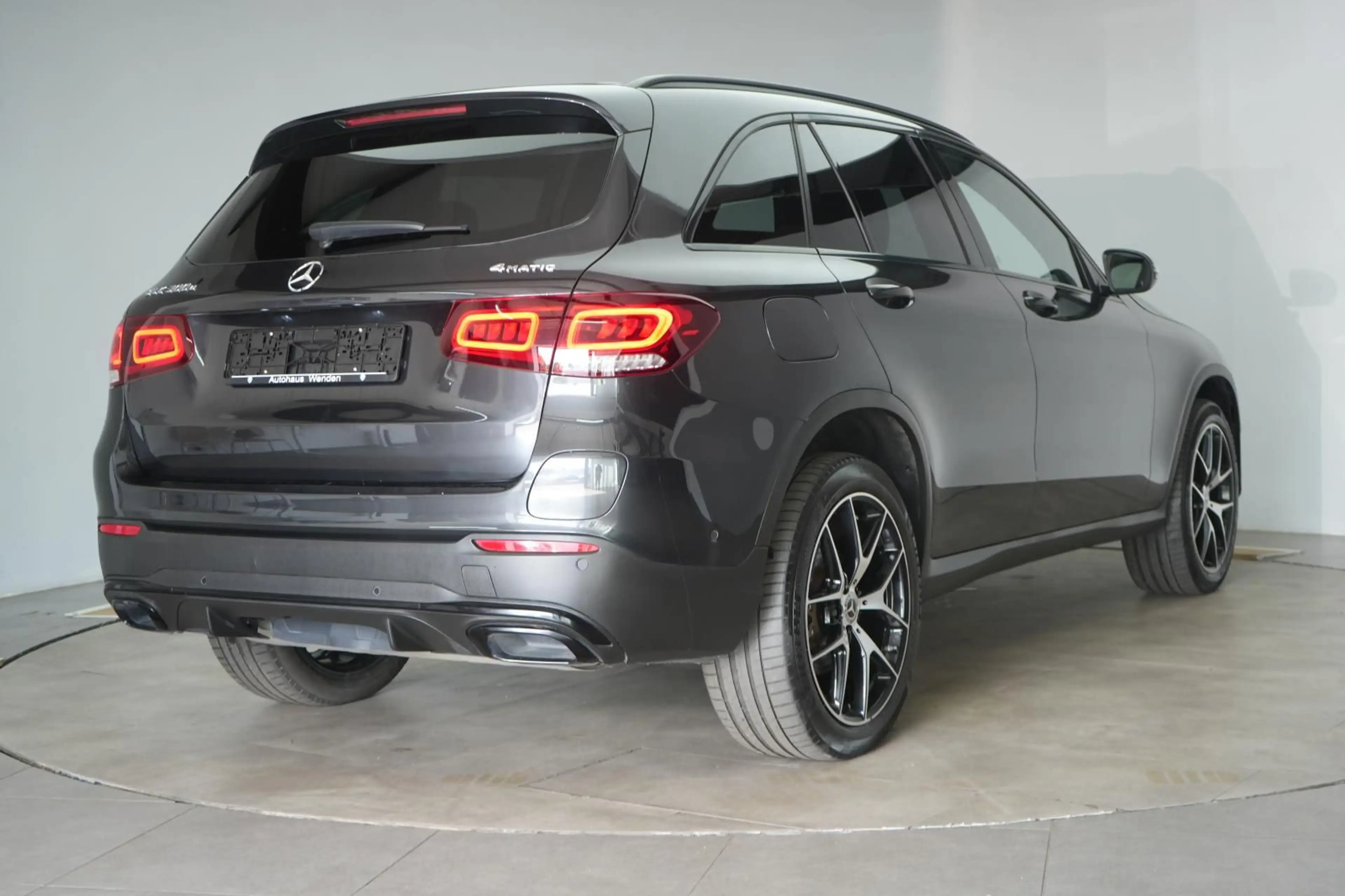 Mercedes-Benz GLC 300 e 4Matic 9G-Tronic AMG Kamera/AHK/Virtua — photo 5