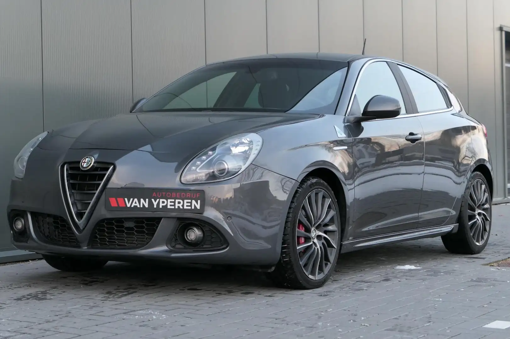 Alfa Romeo Giulietta 1.7 TBi Quadrifoglio Verde Launch Edition Memory C Grau - 1