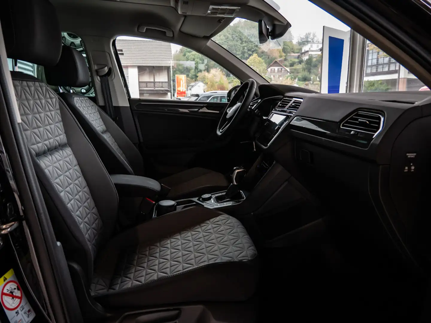 Volkswagen Tiguan 2.0 TDI Life 4Motion NAVI LED EU6 AID Schwarz - 2