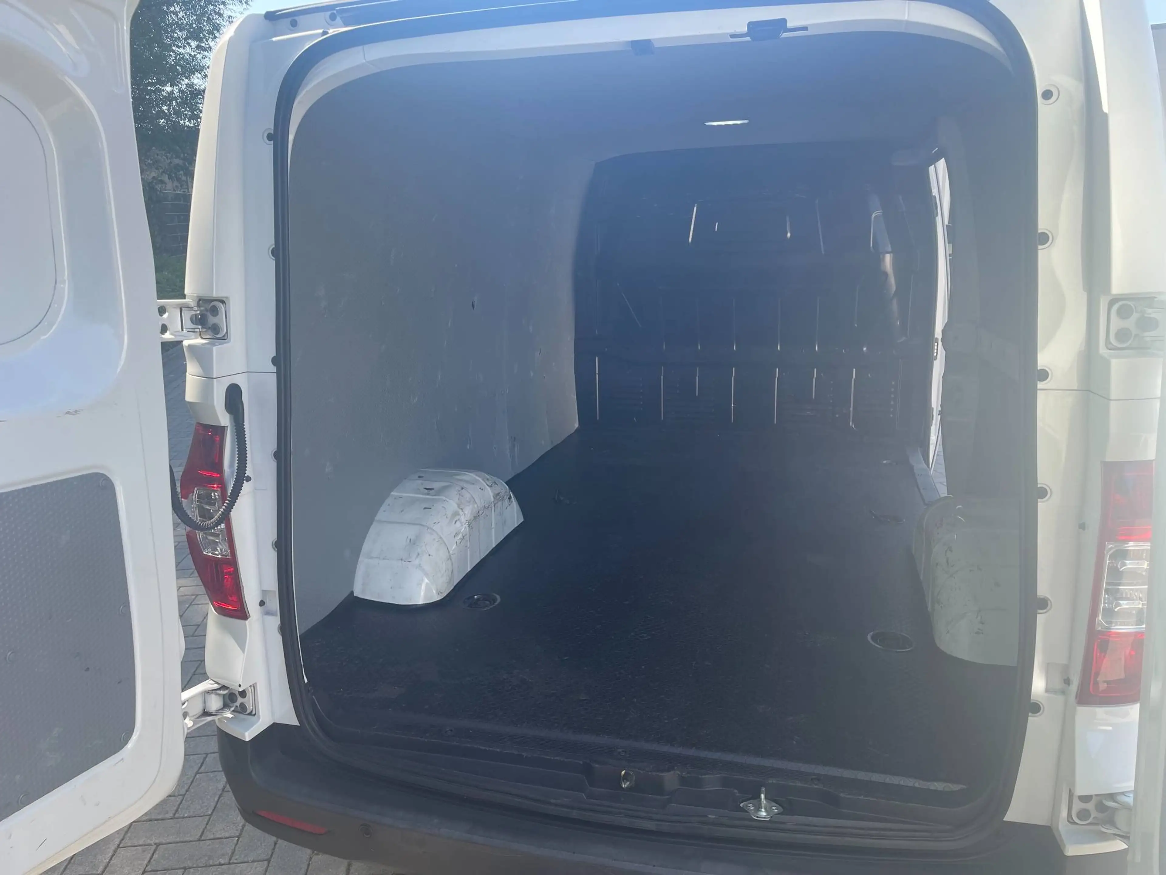 Maxus eDeliver 3 Elektro Transporter — photo 7