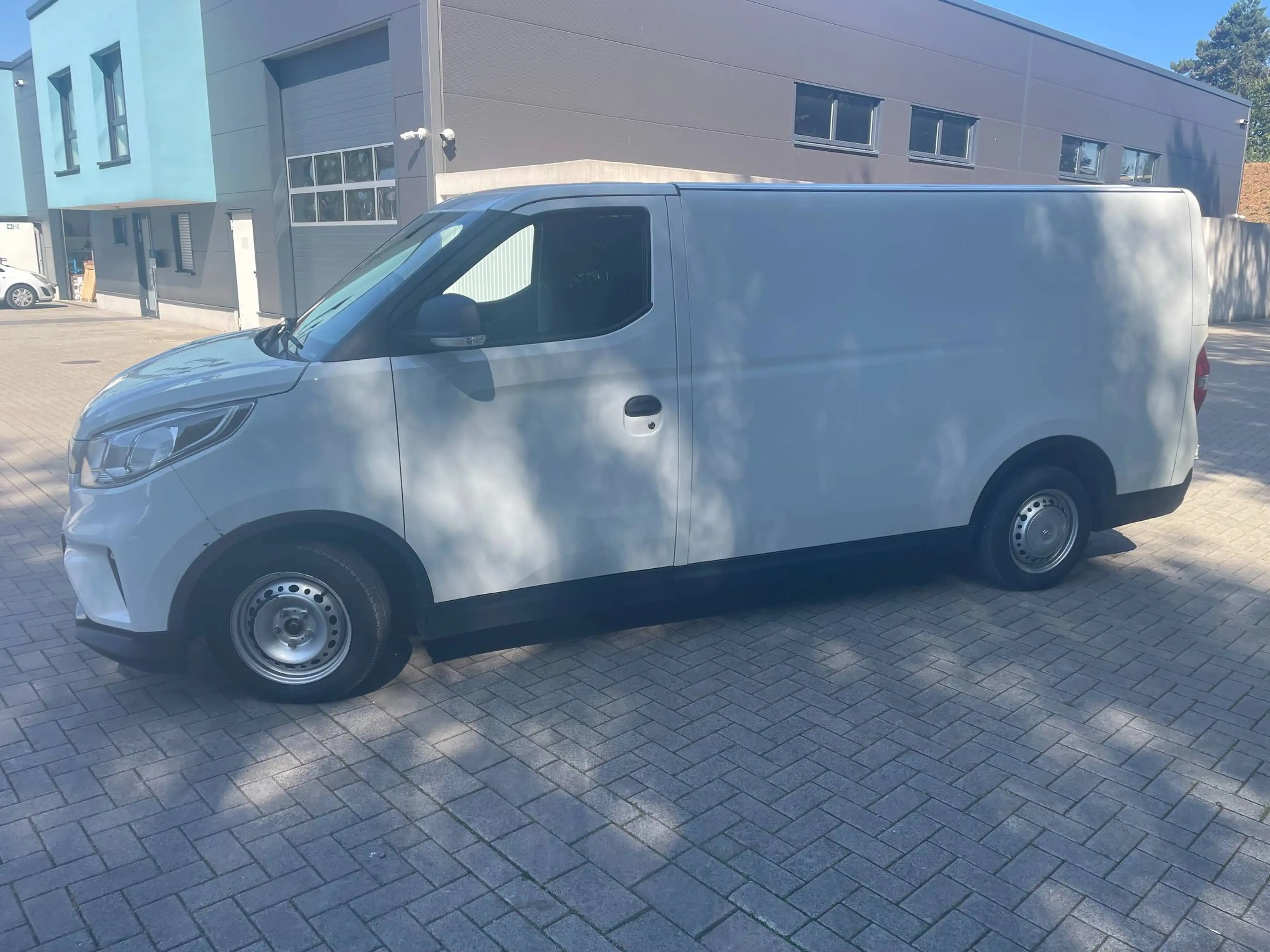Maxus eDeliver 3 Elektro Transporter — photo 4