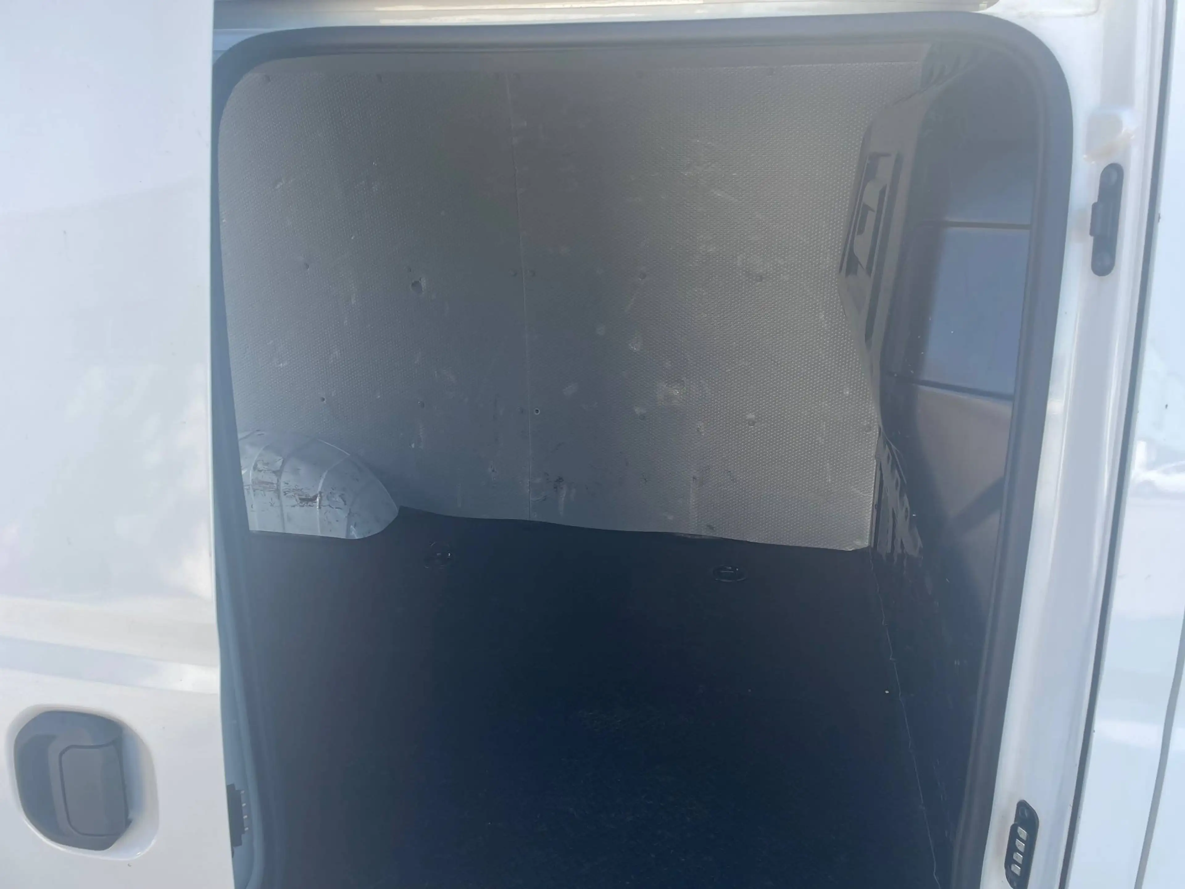 Maxus eDeliver 3 Elektro Transporter — photo 9