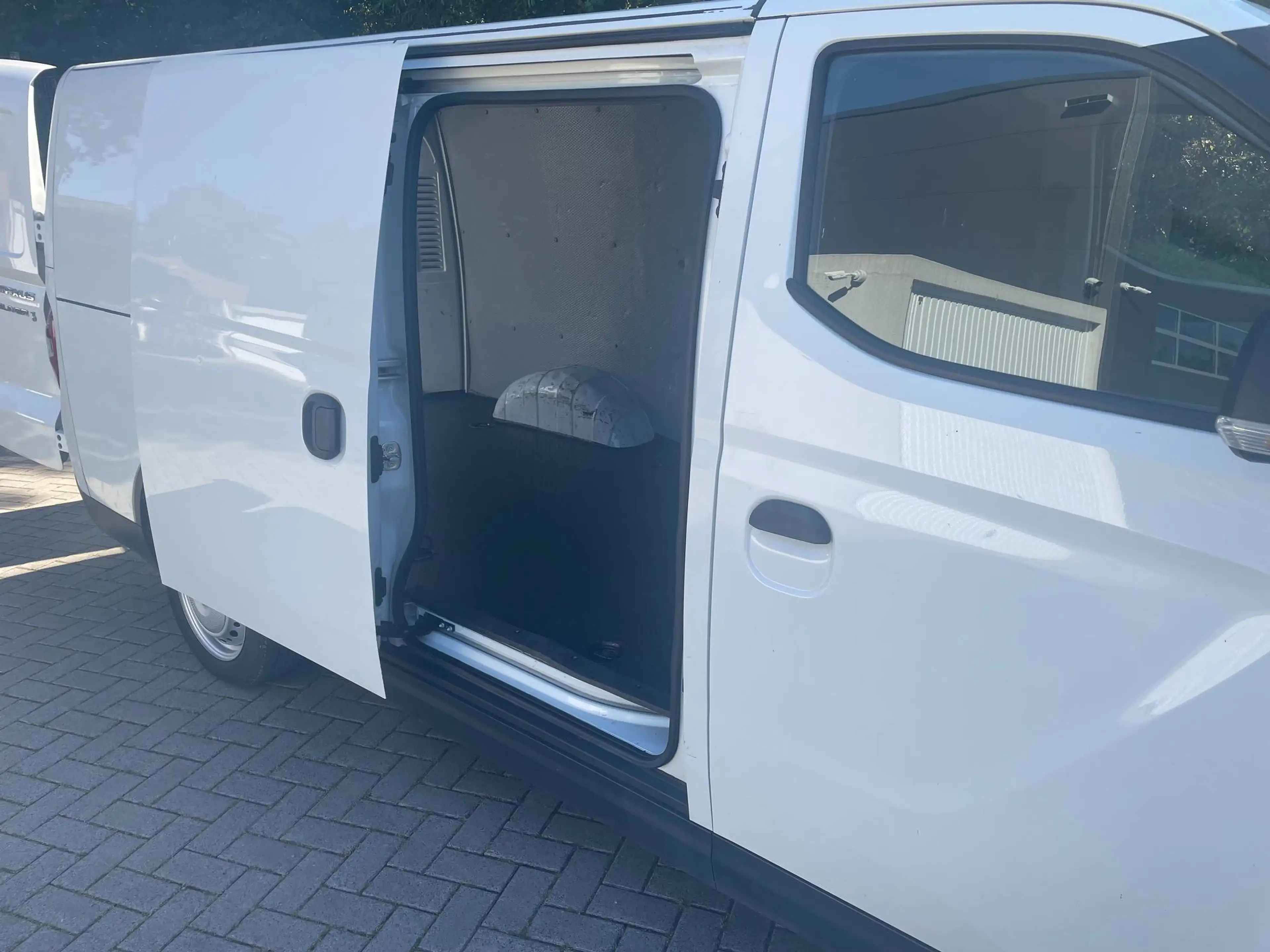 Maxus eDeliver 3 Elektro Transporter — photo 6