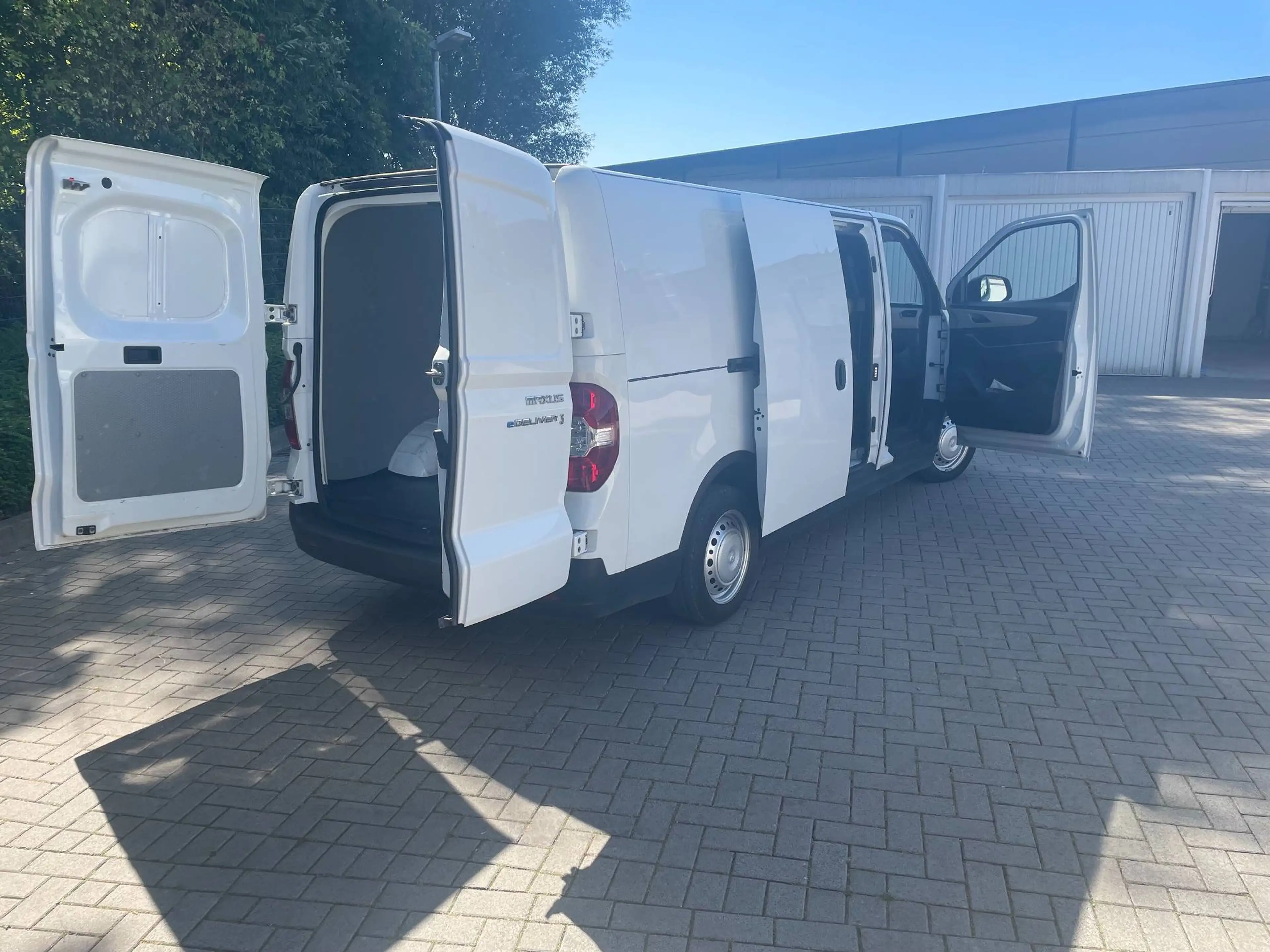 Maxus eDeliver 3 Elektro Transporter — photo 10