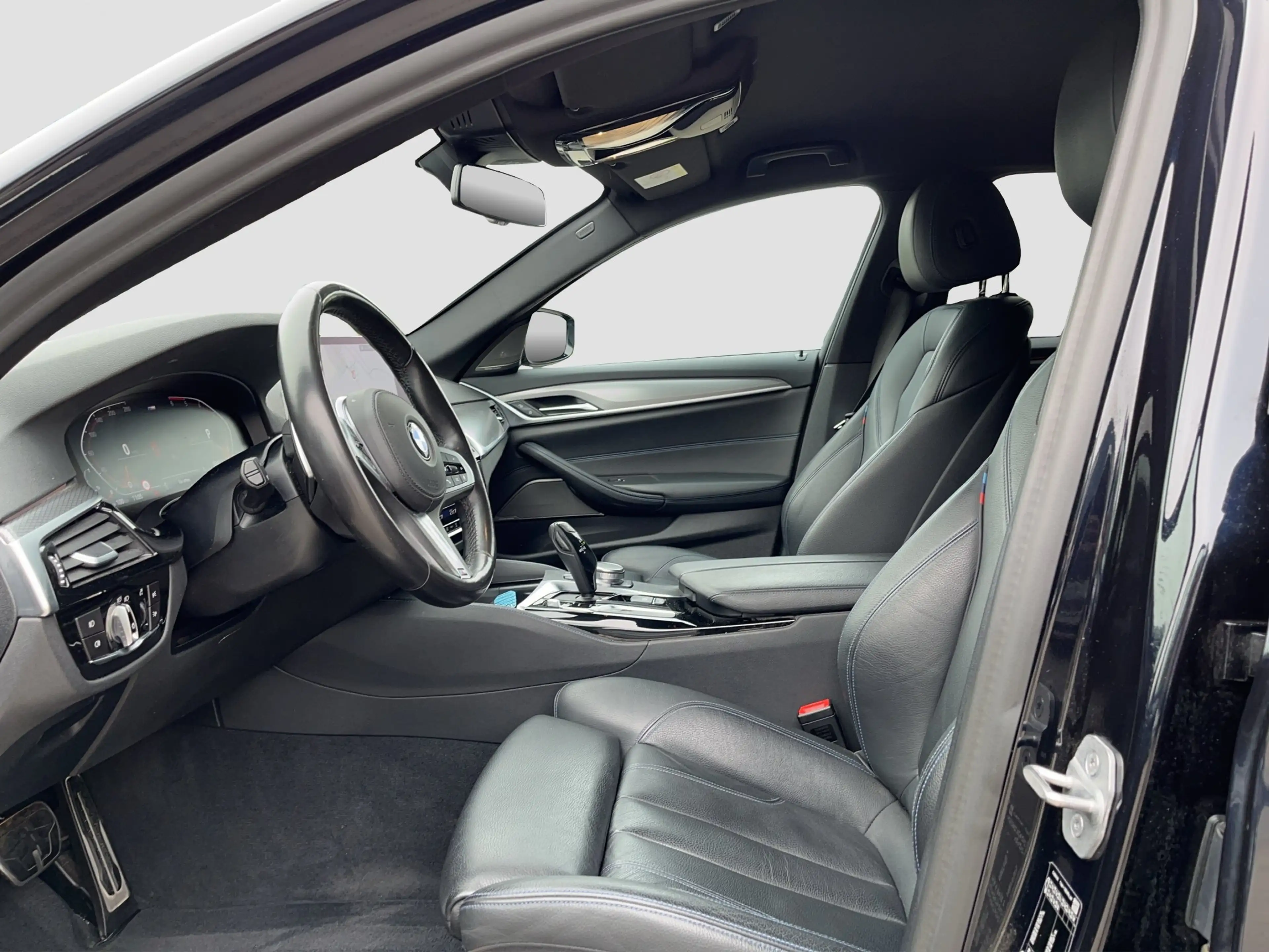 BMW 520 d Touring M-Sport Business KAM 360 LED ACC LM — photo 9