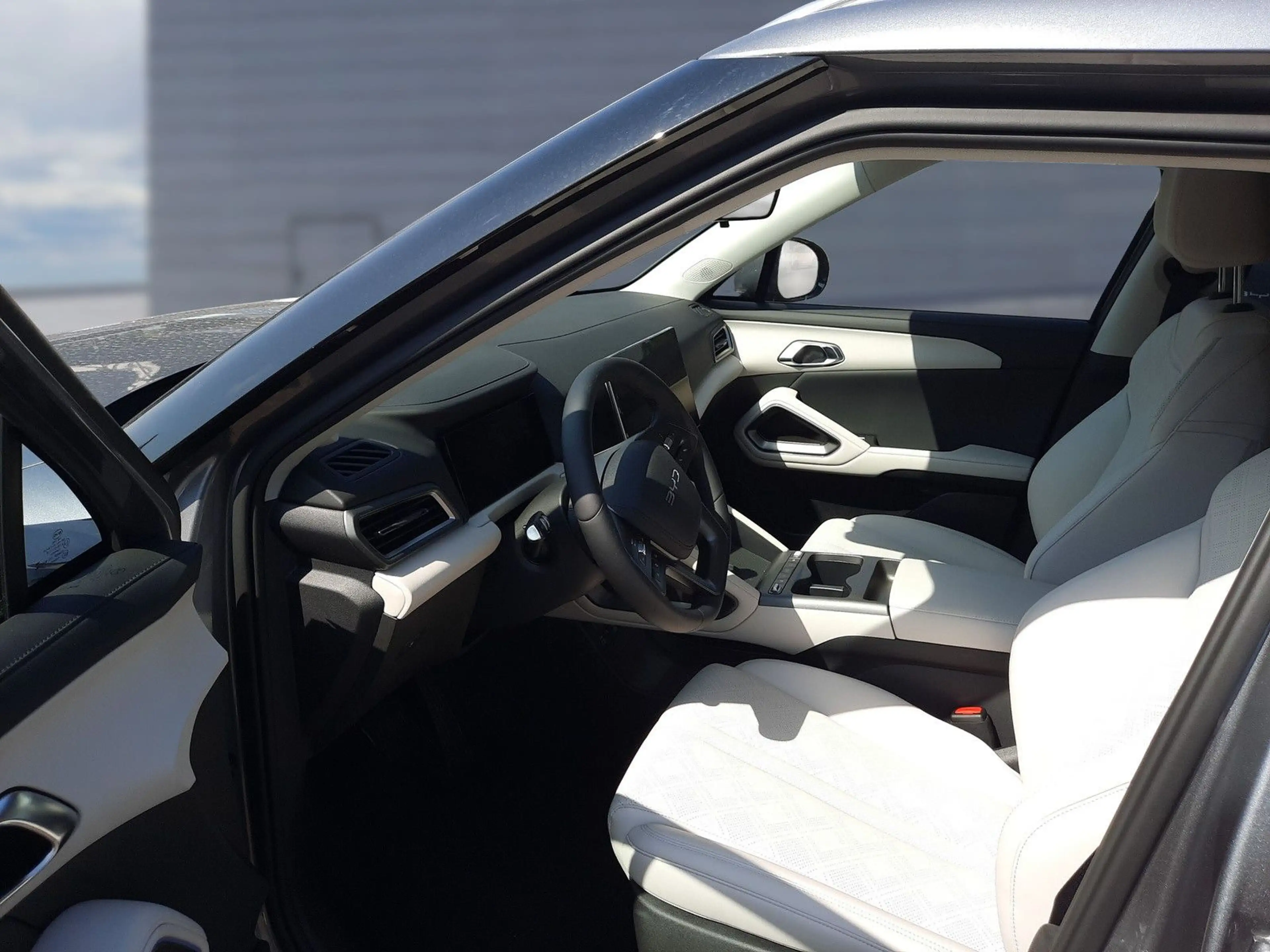 BYD Atto 2 DM-i Boost Navi LED — photo 11