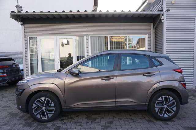 Imagine Hyundai KONA Select ACC LKA Carplay Kamer SHZ+LenkHz PDC