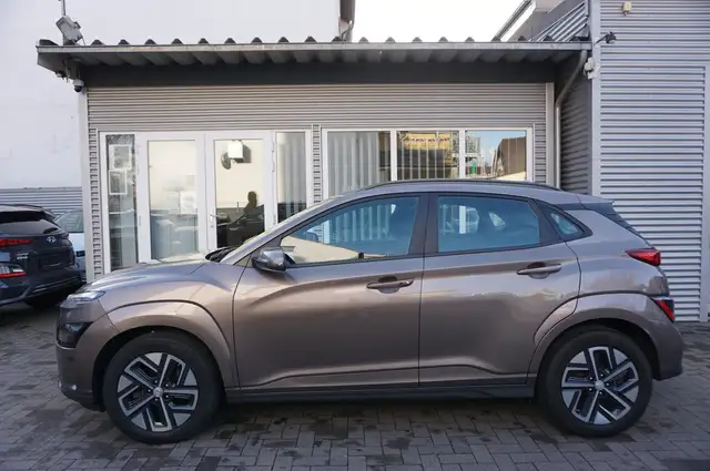 Hyundai KONA Select ACC LKA Carplay Kamer SHZ+LenkHz PDC