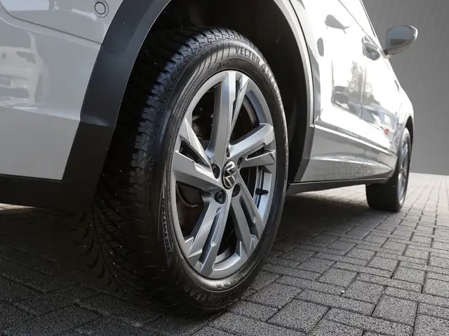 Volkswagen T-Roc view 7