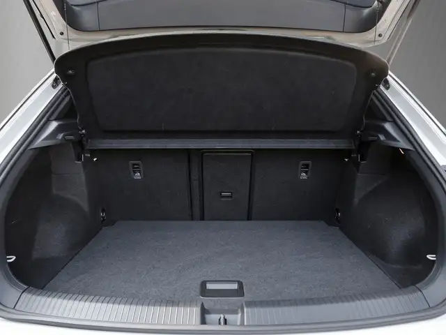 Volkswagen T-Roc view 8