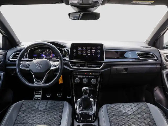 Volkswagen T-Roc view 13