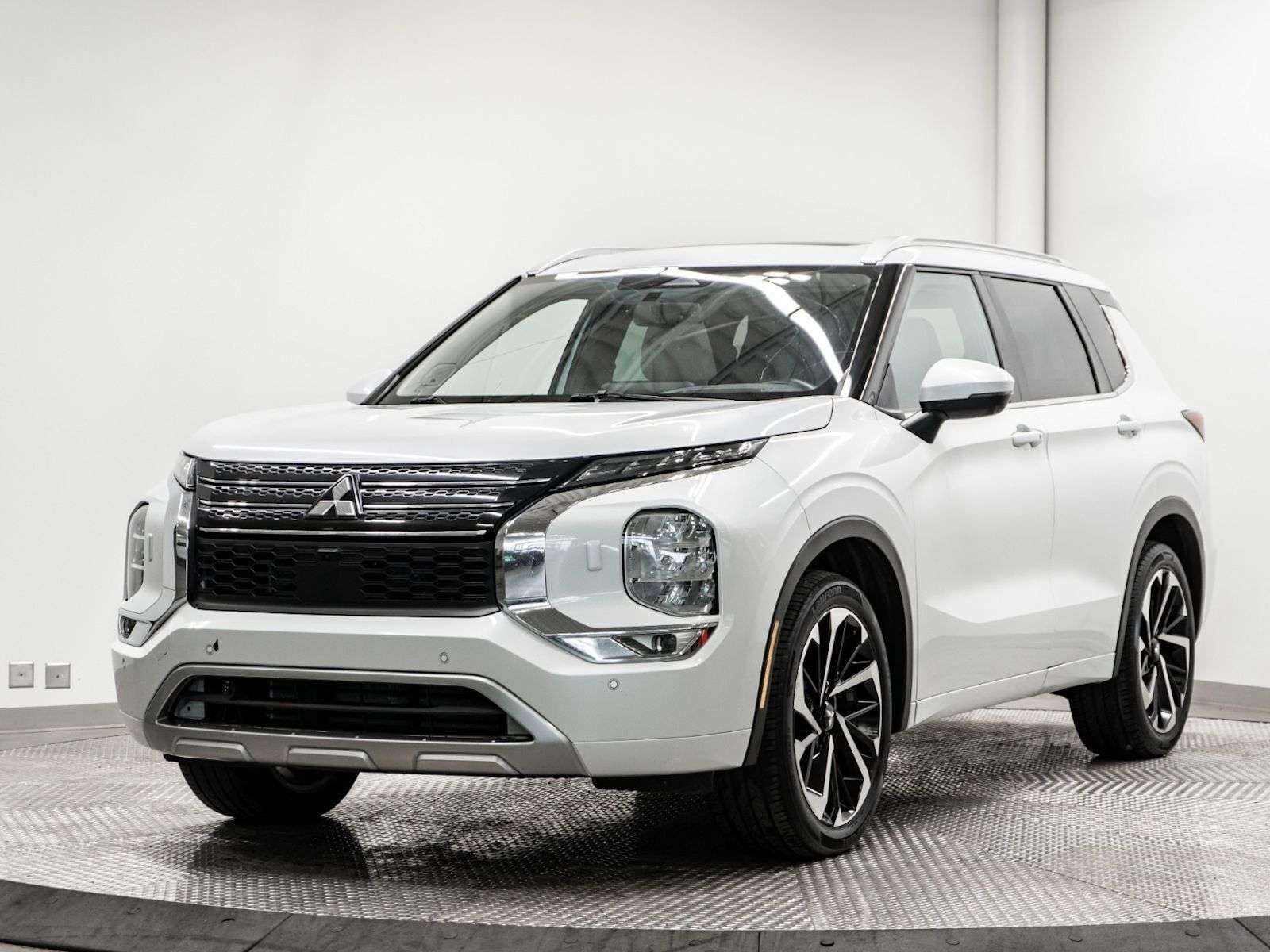 2022 Mitsubishi Outlander GT | LEATHER | PANO ROOF