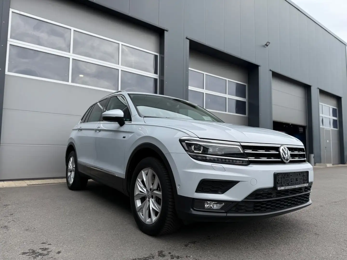 Volkswagen Tiguan Join 2.0TSI 4Motion,LED,Standhz,AID,Pano Zilver - 1