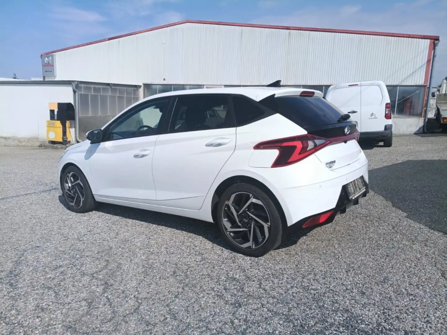 Hyundai i20 TRENDLINE  Automatik Weiß - 2
