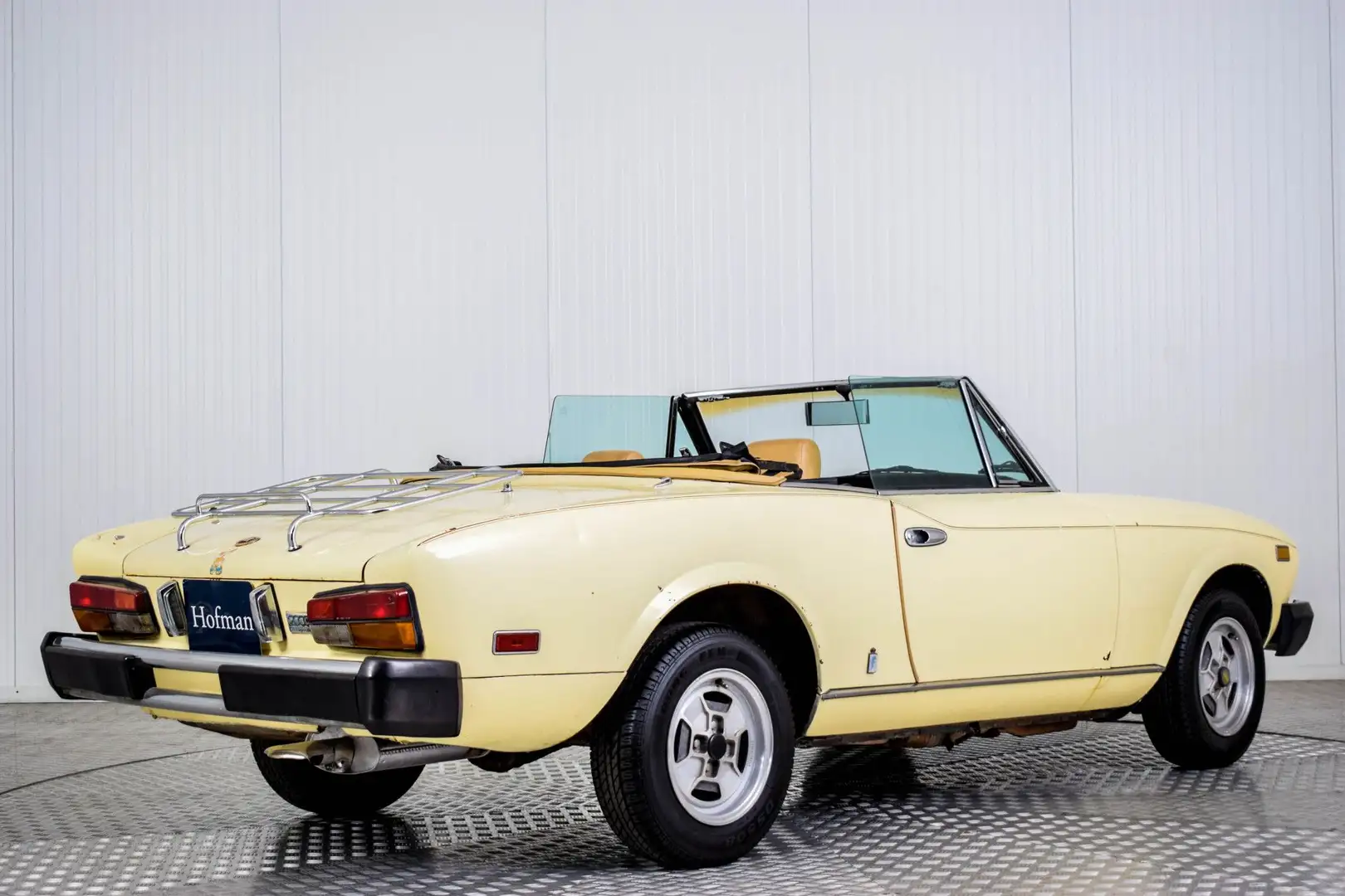 Fiat 124 Spider 2000 Injection bež - 2