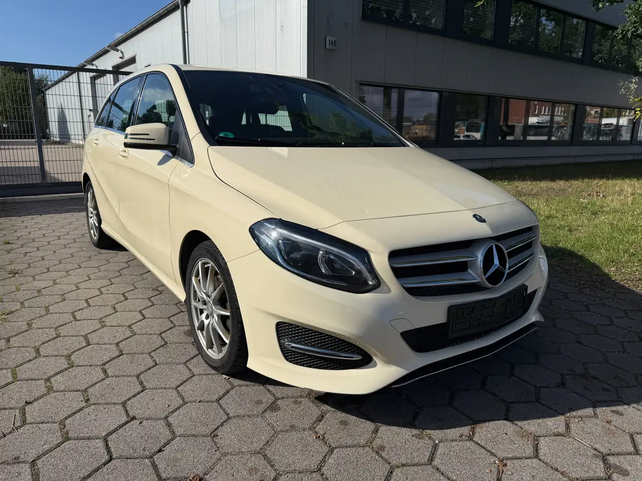 Mercedes-Benz B 200