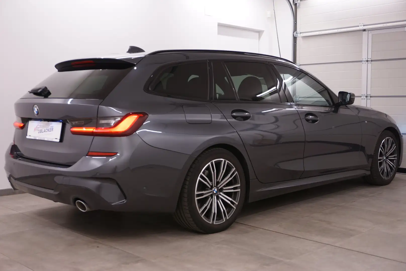 BMW 318 d M Sport // Laserscheinw. // AHK // Abstandstemp. Grau - 2