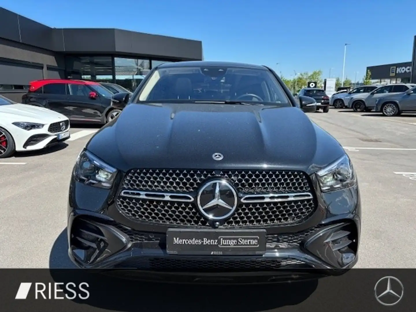 Mercedes-Benz GLE 300 d 4M Cp AMG Sport Night Pano HUD AHK Distr Schwarz - 2