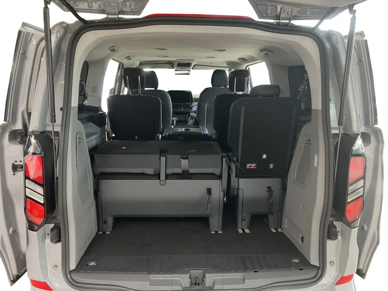 Ford Tourneo Custom 2026 — фото 8