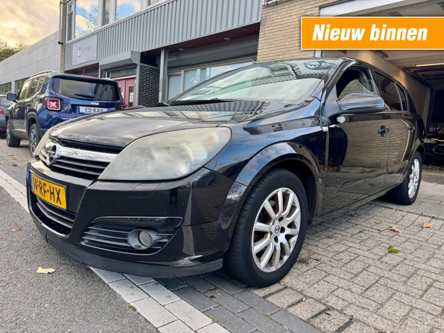 Opel Astra 1.8 Cosmo 5DRS RIJDT GOED NAP APK NAVI Zwart - 1