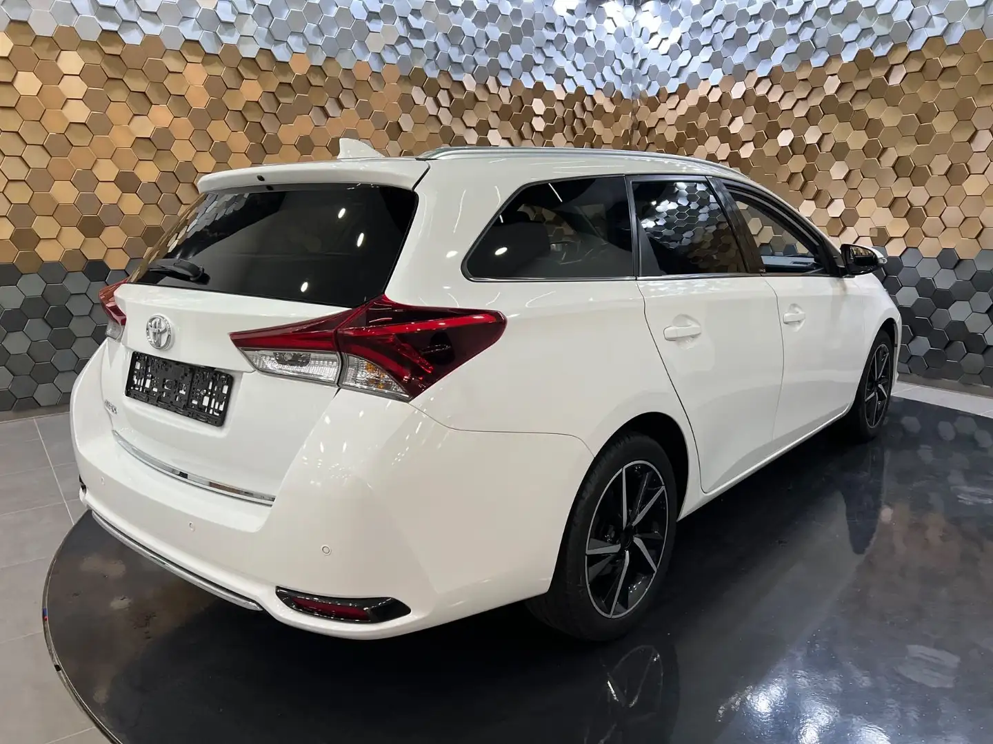 Toyota Auris Touring Sports Edition-S+ Blanc - 2