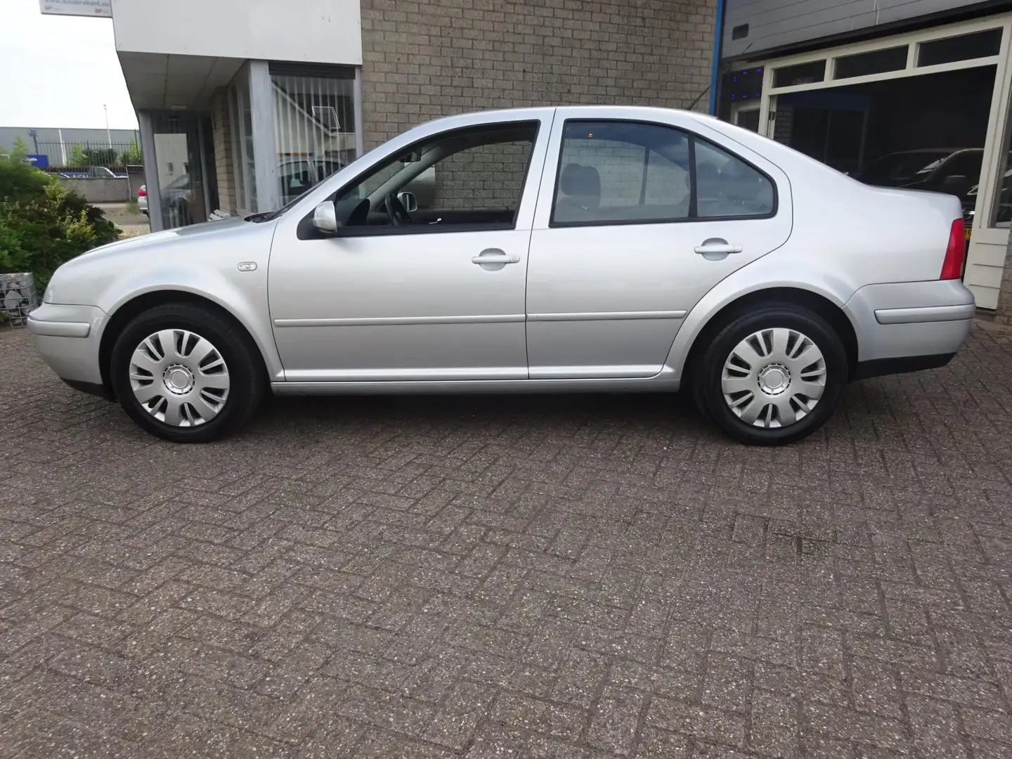 Volkswagen Bora 1.6-16V Comfortline Grijs - 2