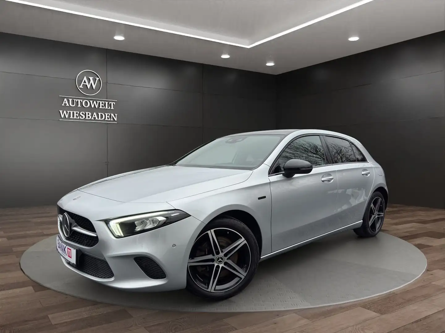 Mercedes-Benz A 250 e | Pano | Burmester | AHK | Argent - 2