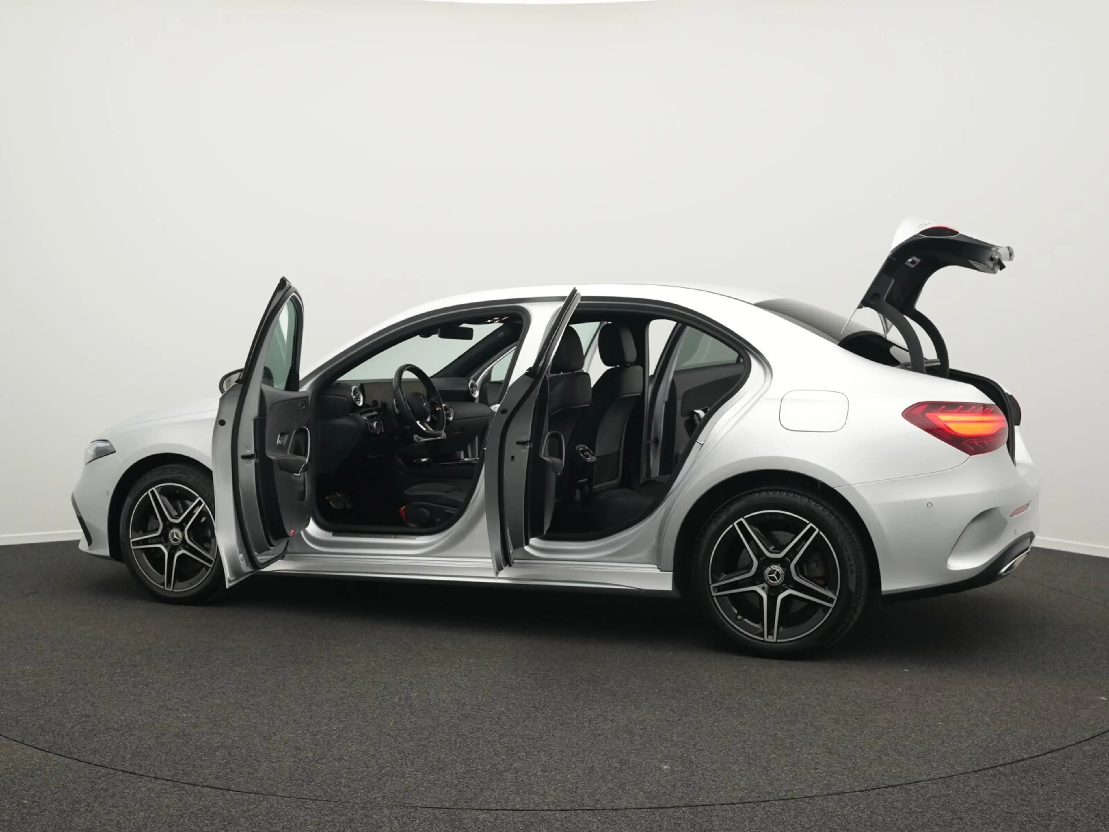 Mercedes-Benz A 250 A 250 e AMG-Line Lim LED+Kamera+Night+Ambi Navi — photo 16