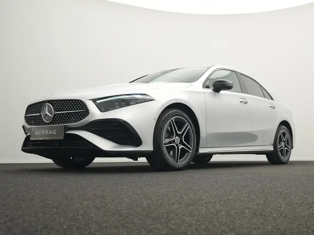 Mercedes-Benz 250 view 10