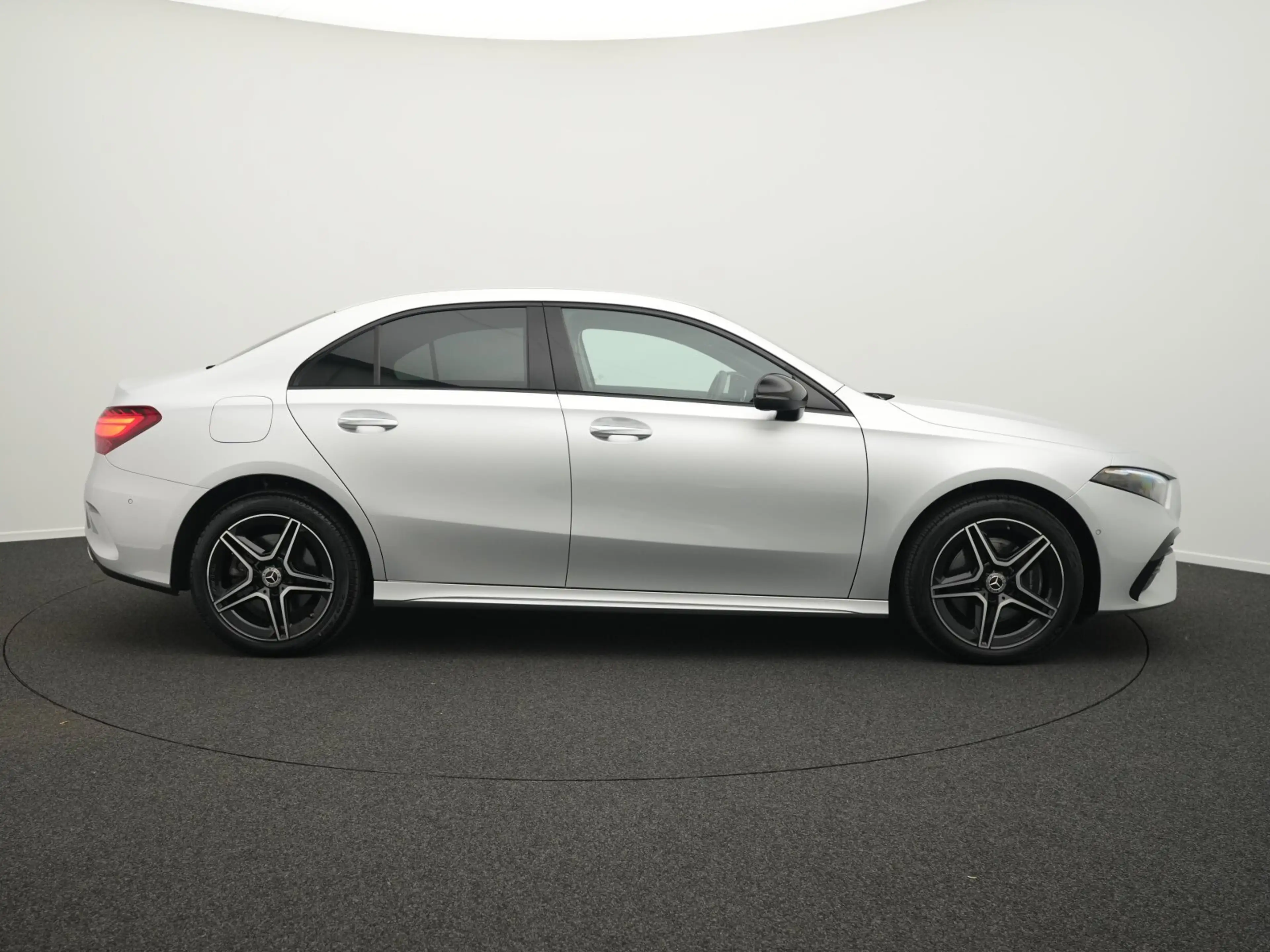 Mercedes-Benz A 250 A 250 e AMG-Line Lim LED+Kamera+Night+Ambi Navi — photo 5
