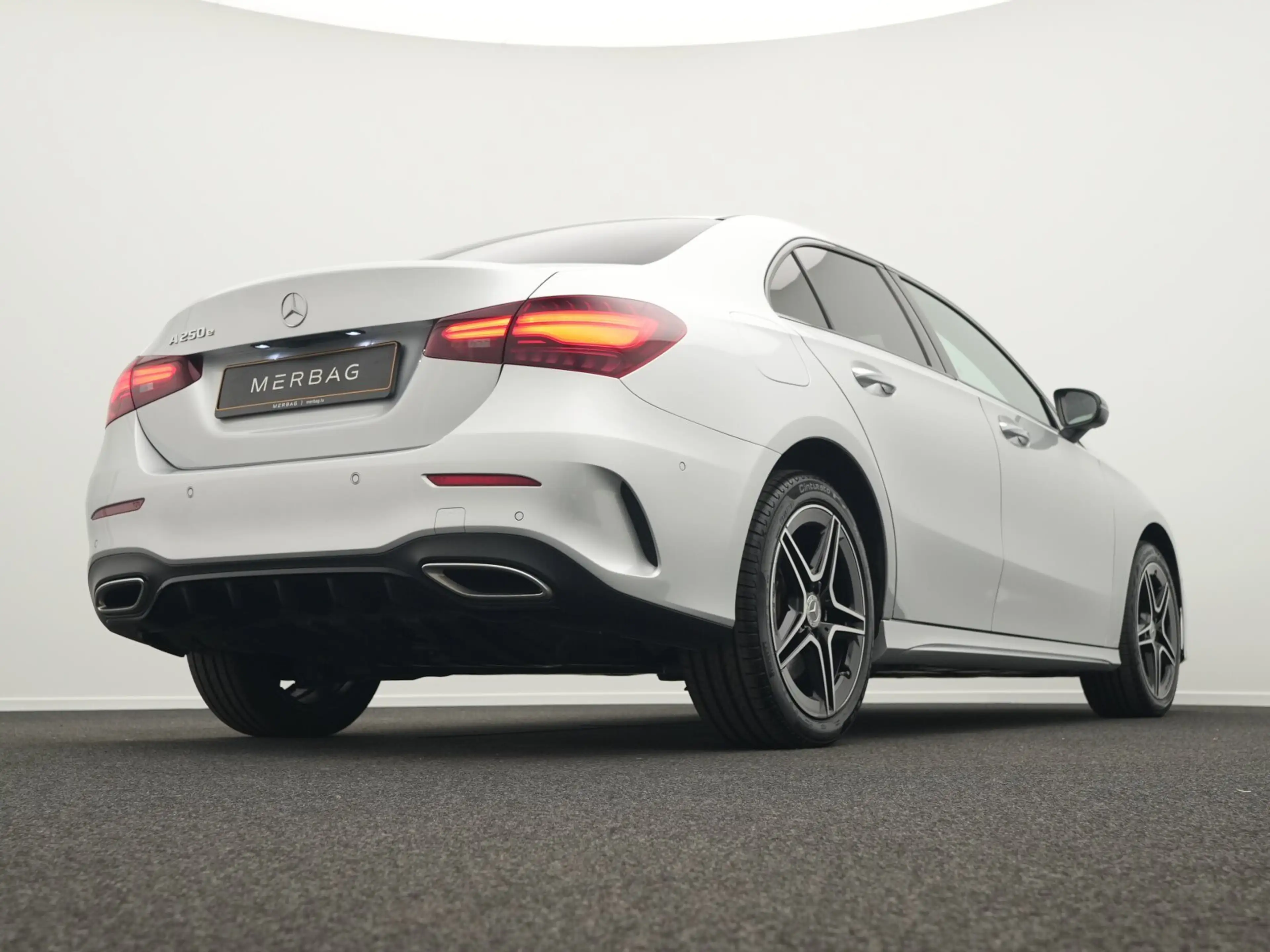 Mercedes-Benz A 250 A 250 e AMG-Line Lim LED+Kamera+Night+Ambi Navi — photo 11