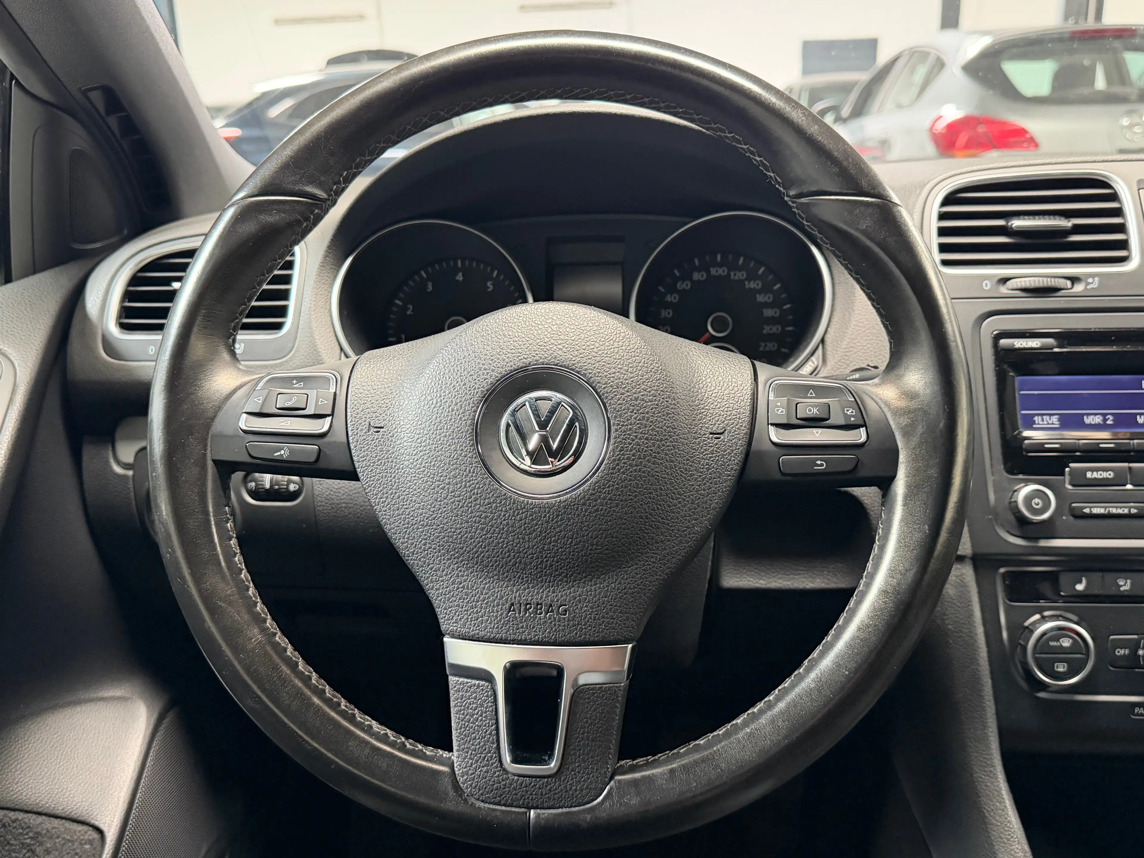 Volkswagen Golf Cabriolet Life BMT /PDC/SITZH/ABS/NEBELS — photo 11