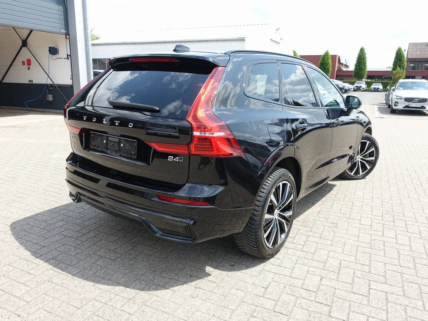 Volvo XC60 B4 AWD Dark/Kamera/H&K/BLIS/Memory/Carplay Noir - 2