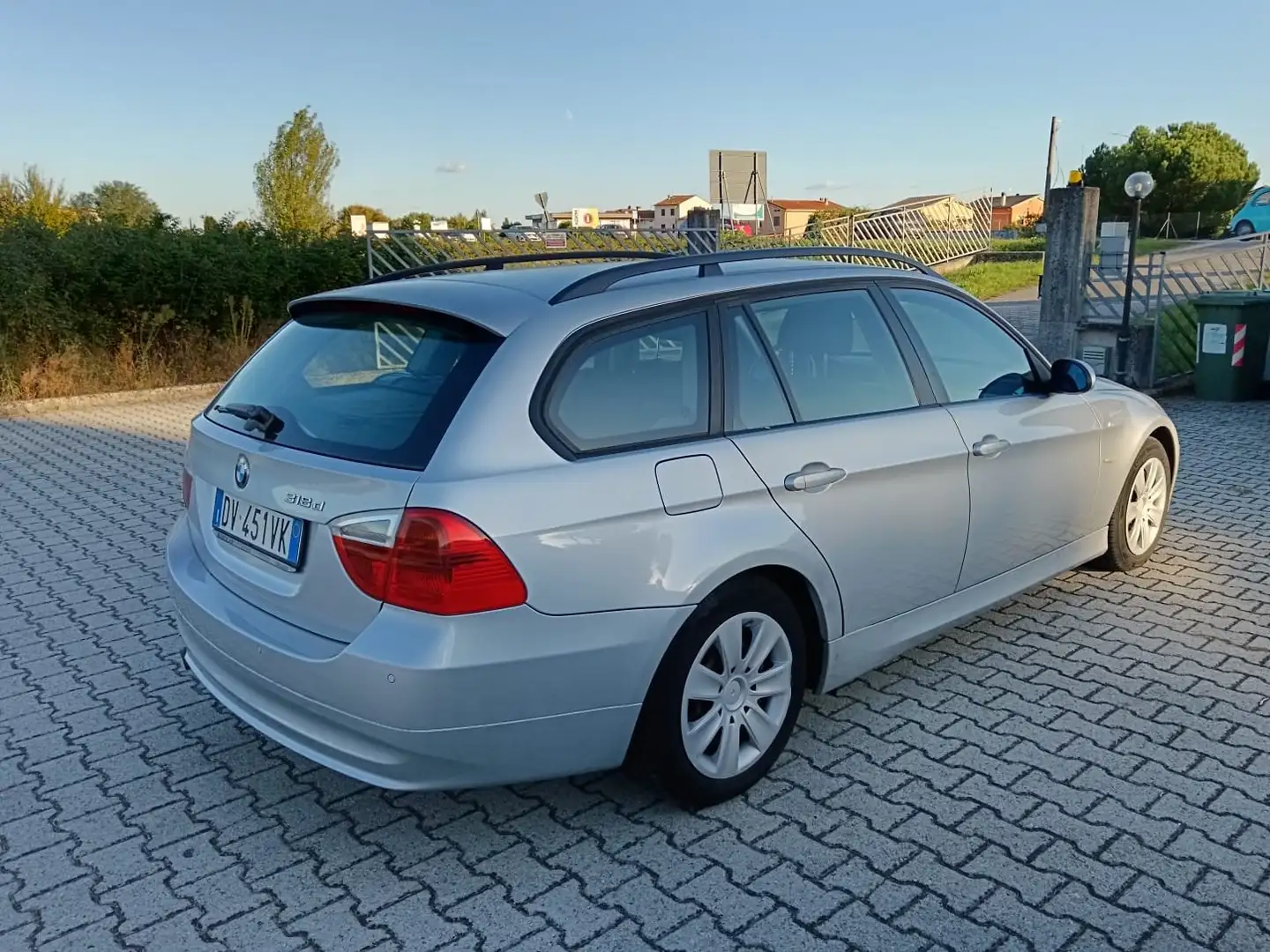 BMW 318 318d Touring Eletta Argento - 2