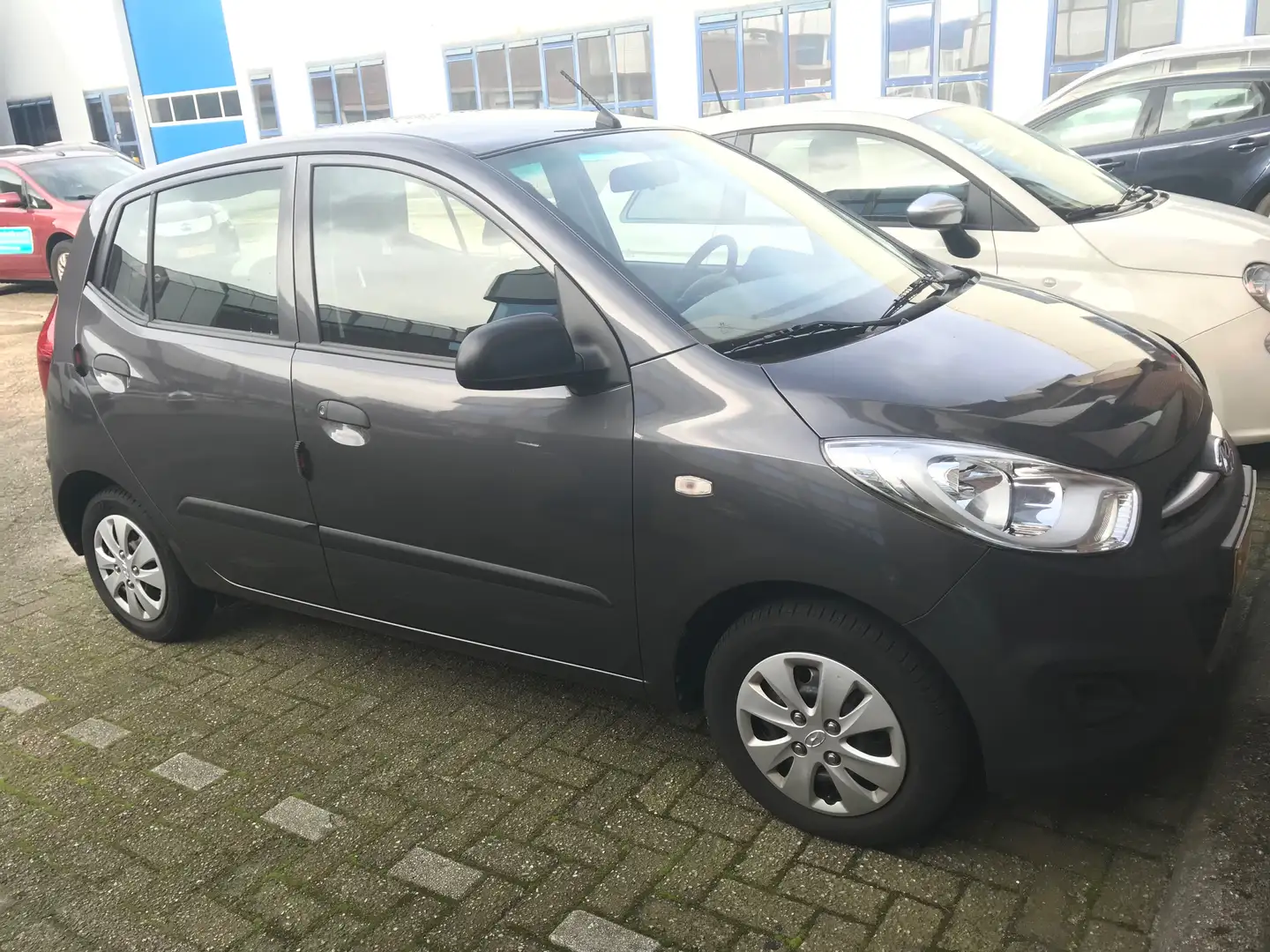 Hyundai i10 i10 1.1 Pure Grijs - 1