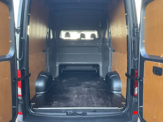 Volkswagen Crafter view 8