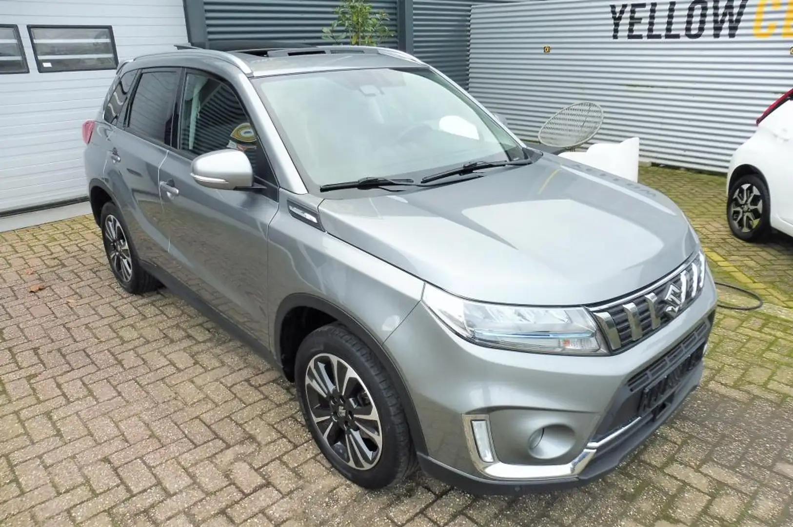 Suzuki Vitara 1.4 Boosterjet Style Smart Hybrid Grijs - 2