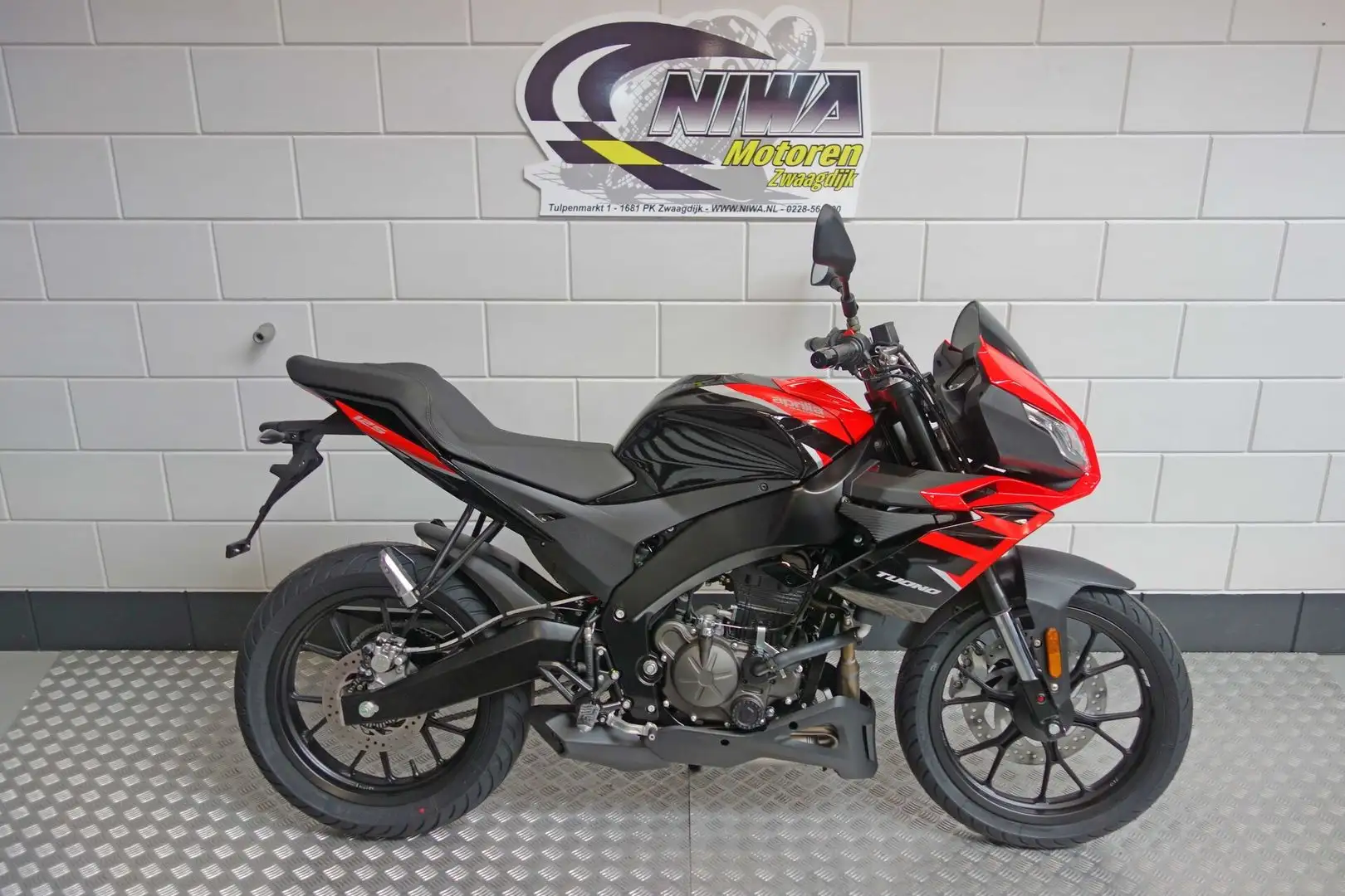 Aprilia Tuono 125 Rood - 1