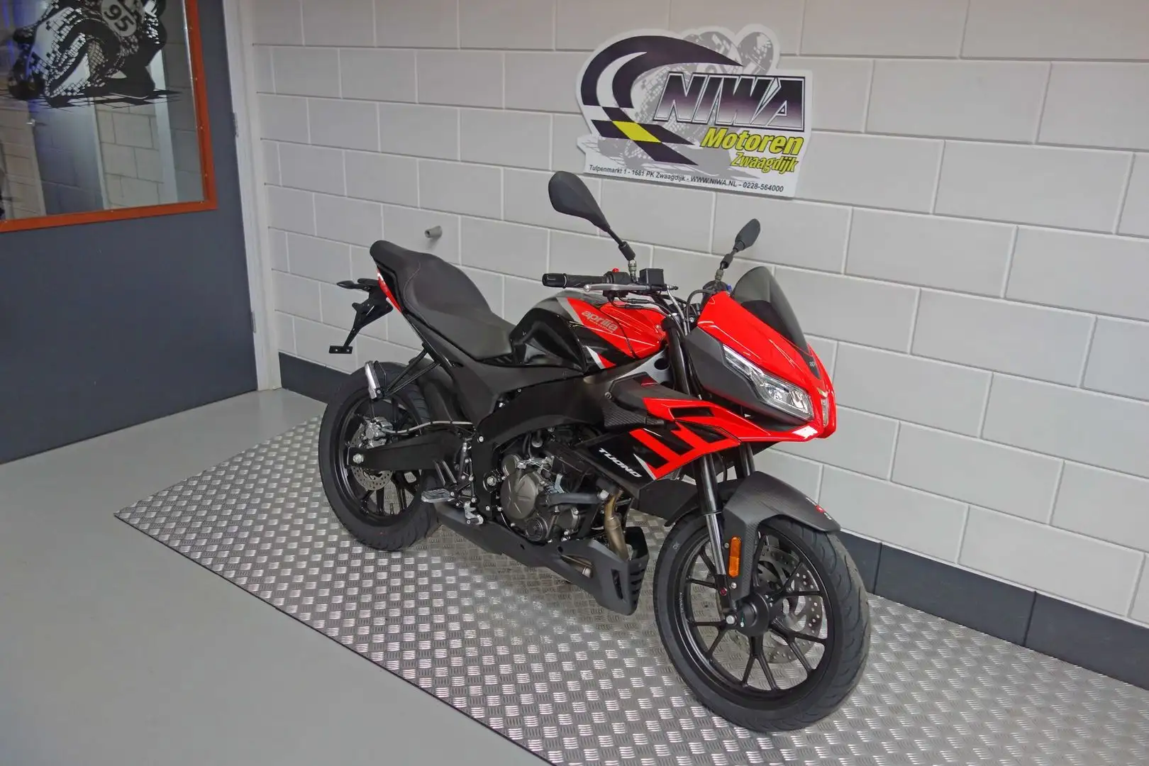 Aprilia Tuono 125 Rood - 2