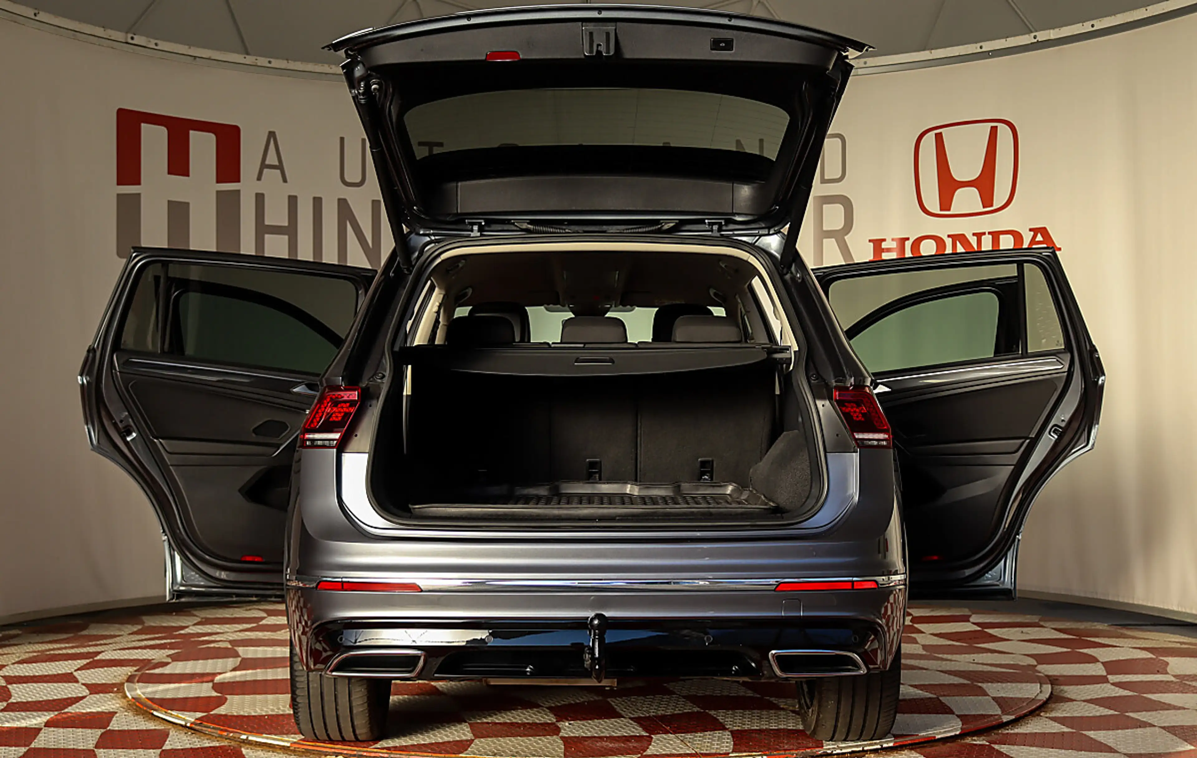 Volkswagen Tiguan Allspace R-Line Highline — photo 15